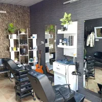 کلیه لوازم آرایشگاه مردانه به فروش میرسد