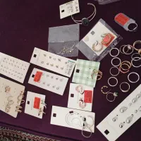 تعدادی بدلیجات گوشواره و انگشتر به قیمت مناسب