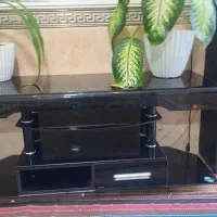 زیر تلویزیون شیشه‌ای