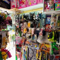 فروشنده مغازه خرازی