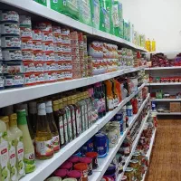 فروشنده خانم برای فروشگاه