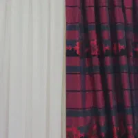 یک جفت دکور پرده دوخته شده وچندتا پرده دوخته نشده