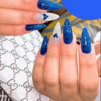 کاشت ناخن و مژه