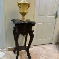 میز کنار مبلی چوبی منبت کاری شده
