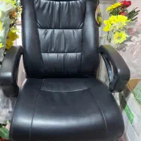 صندلی مدیریتی چرخدار برند لیور مدل M8000