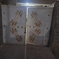 درب حیاط به متراژ عرض ۲۴۰ ارتفاع ۲۲۰