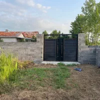 مسکونی-محصور-شده-با-پروانه