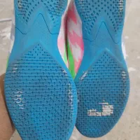 کفش فوتبال سالنی شماره۴۱در حد نوقیمت ۹۰۰هزار تومان