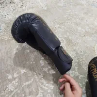 (دستکش بوکس و کیک بوکسینگ)