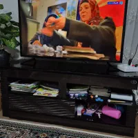 تلویزیون سامسونگ ۴۳ اینچ در حد نو با میز