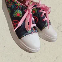 دو عدد کتونی سایز ۳۰ در حد نو و سالم و بسیارر تمیز