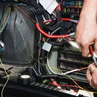 خدمات برق و سیم کشی خودرو سیار (امداد) و ساکن