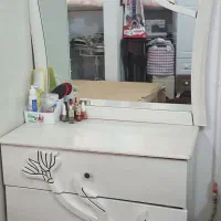 فروش فوری تخت وکمدودراوربه همراه اینه وکنسول