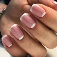 دستیار ناخنکار با حقوق