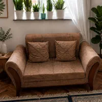 مبل ۷ نفره شیک و تمیز با پایه چوبی