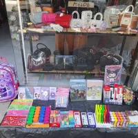 کیف و روسری فروشی