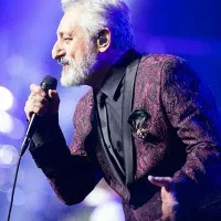 بلیط اجرای محبوب ترین خواننده ی قدیمی