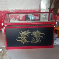 مانکن نیم تنه و  ویترین