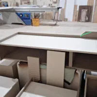 کارگر نجار و رنگکار