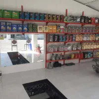 استخدام کارمند آچار به دست و فنی برای تعویض روغنی