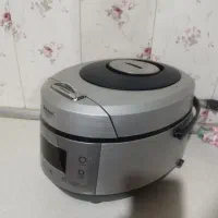 یک دستگاه پلوپز دیجیتالی 20کاره مدل DL660