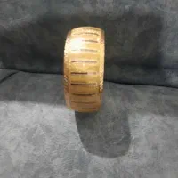 تکپوش طلا ۱۰۰ بالای تابلو