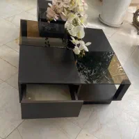 یک عدد میز وسط مبلی ویک میز کوچک