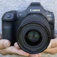بدنه دوربین canon r5ii فقط ۲۰۰ عدد شات|دوربین عکاسی و فیلم‌برداری|تهران, بهار|دیوار