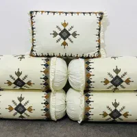 چهار عدد بالشت اماده به همراه یک پشتی