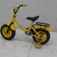 دوچرخه ۱۲  به همراه کمکی