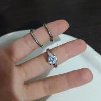 انگشتر تک نگین و گوشوار حلقه ای