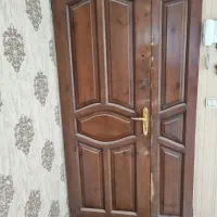 درب چوبی سالم قفل دار دو لنگه