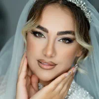 خدمات تخصصی میکاپ و شنیون و رنگ لایت با آفر ویژه