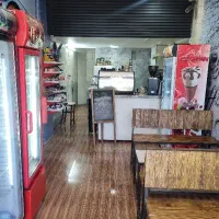 نیروی کار خانم در کافه