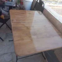 میز تاشو کاملا نو چند روزه خریداری شده