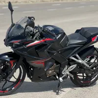 Rs 200 (ار اس ۲۰۰)