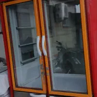 یخچال شیشه ای