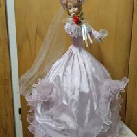 عروسکی قدیمی موزیکال و سرامیکی سالم به شرط