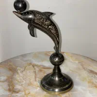 مجسمه برنزی دلفین