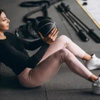 مربی بدنسازی خانم و منشی خانم باشگاه بدنسازی