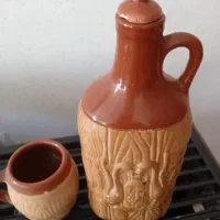 یک عدد کوزه سفالی بالیوان