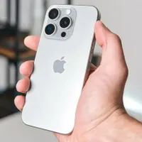 اپل iPhone 15 Pro Max با حافظهٔ ۵۱۲ گیگابایت