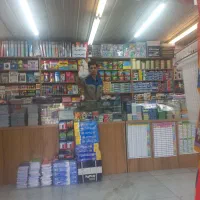 فروشنده لوازم تحریر