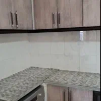 کابینت به همراه گاز و هود و سینک و دوتا دکور چوبی|آب‌چکان و نظم‌دهنده ظروف|اشتهارد, |دیوار