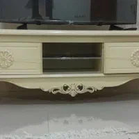 میز تلویزیون تمیز در حد نو