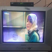 یک دستگاه گیرنده دیجیتال DENAY و یک تلوزیون