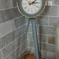 ساعت پایه دار