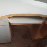 میز کامپیوتر در حد نو