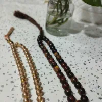 تسبیح سنگ ببری و زینتی خوش رنگ|کلکسیون اشیاء عتیقه|میاندوآب, |دیوار