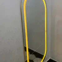 آینه قدی دور چراغ